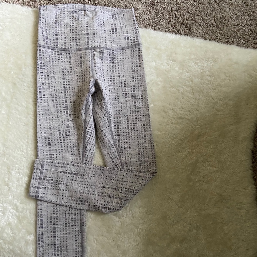 Lululemon Wunder Under 25”